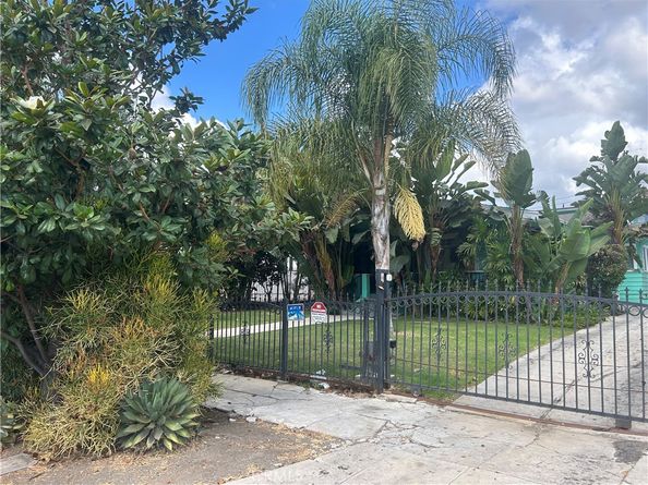 4727 Oakwood Avenue, Los Angeles CA 90004