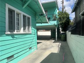 4727 Oakwood Avenue, Los Angeles CA 90004