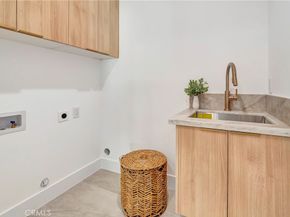 4825 Forman Avenue, North Hollywood CA 91601