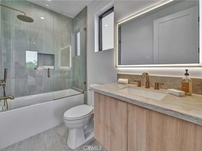 4825 Forman Avenue, North Hollywood CA 91601