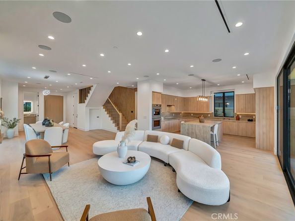 4825 Forman Avenue, North Hollywood CA 91601