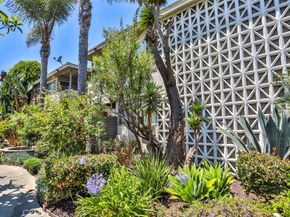 2015 Chariton, Los Angeles CA 90034