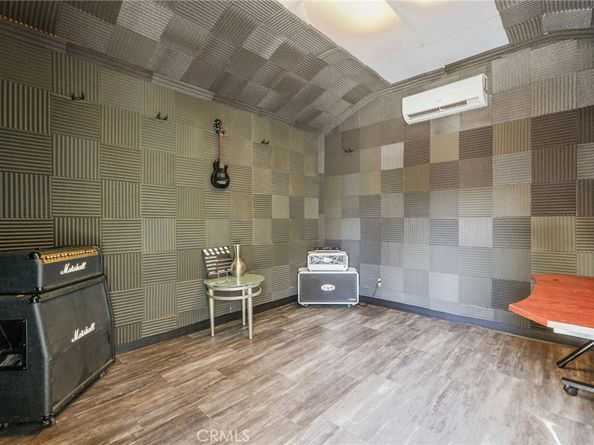 9841 Donna Avenue, Northridge CA 91324