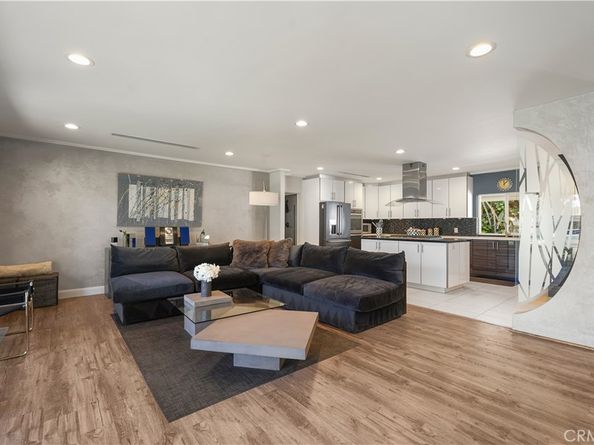 9841 Donna Avenue, Northridge CA 91324