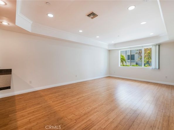 3061 W 12th Place 101, Los Angeles CA 90006