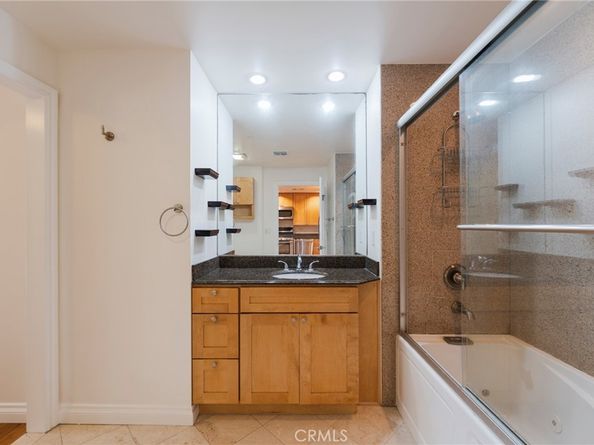 3061 W 12th Place 101, Los Angeles CA 90006