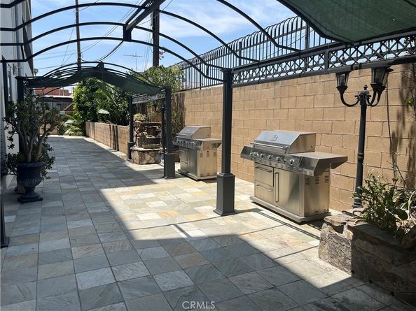 3061 W 12th Place 101, Los Angeles CA 90006