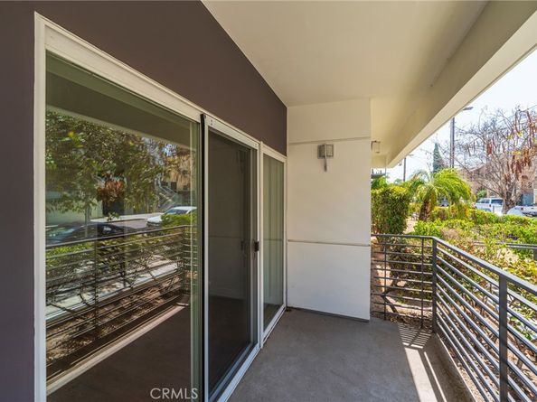 3061 W 12th Place 101, Los Angeles CA 90006