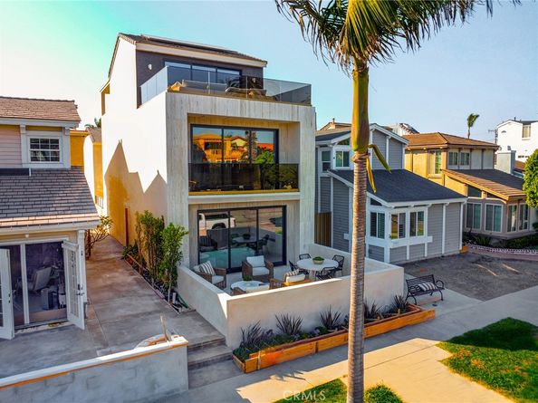 505 17th Street, Huntington Beach CA 92648
