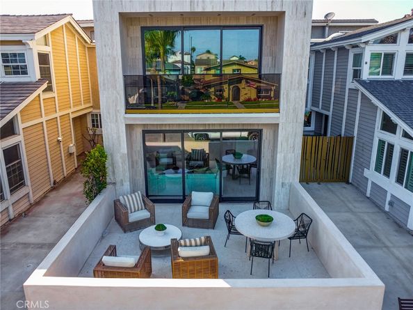 505 17th Street, Huntington Beach CA 92648