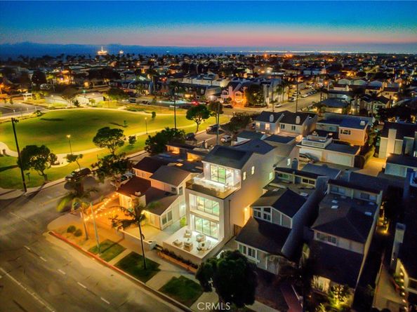 505 17th Street, Huntington Beach CA 92648