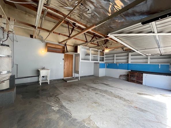 14 Camelback Avenue N, Carson CA 90745