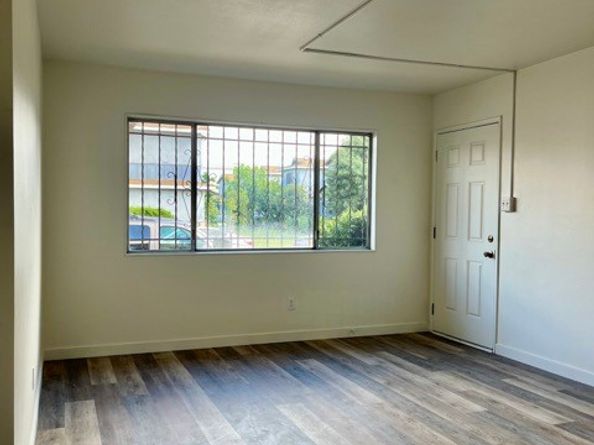 14 Camelback Avenue N, Carson CA 90745
