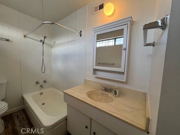 14 Camelback Avenue N, Carson CA 90745
