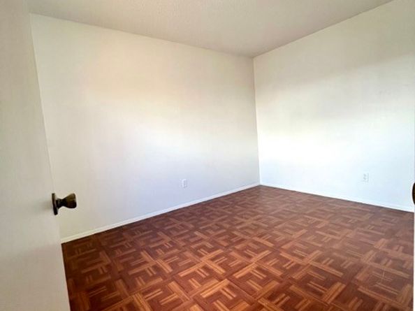 14 Camelback Avenue N, Carson CA 90745
