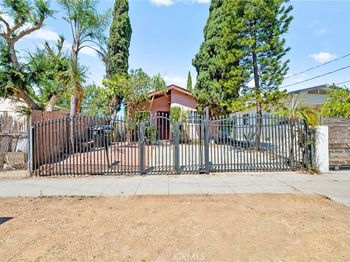 935 Esperanza Street