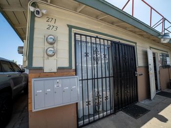 271 73 Quintard Street