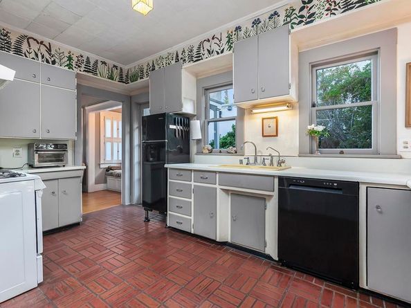 557 A Ave, Coronado CA 92118