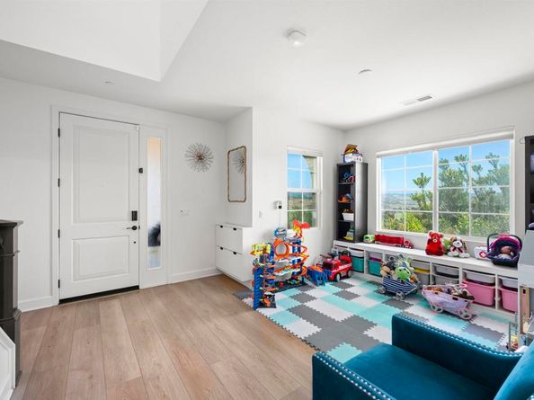 8304 The Grant Place, Bonita CA 91902