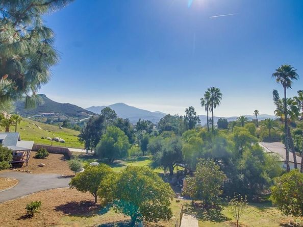 1050 Vista Sierra Drive, El Cajon CA 92019