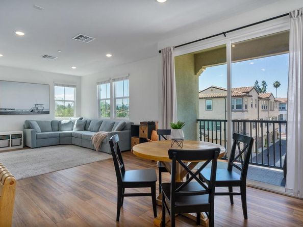 2328 Stardust Gln, Escondido CA 92025