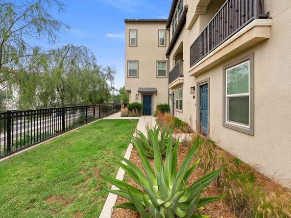 2328 Stardust Gln, Escondido CA 92025