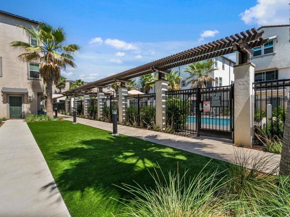 2328 Stardust Gln, Escondido CA 92025