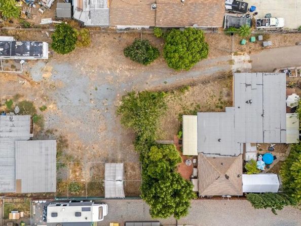 9620 Los Coches Road, Lakeside CA 92040