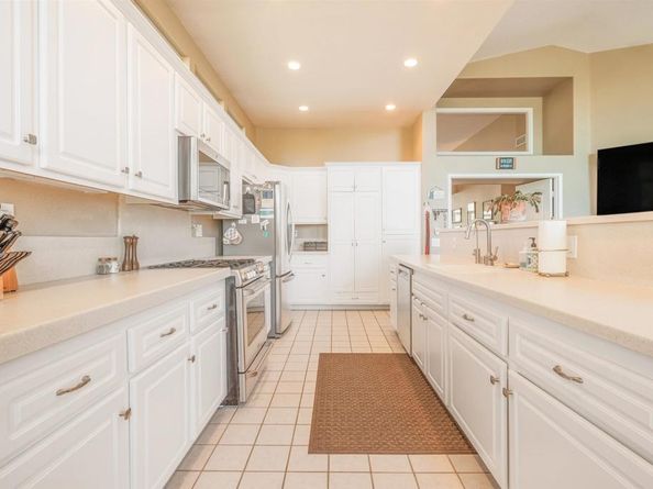 1052 Calle De Lepanto, Escondido CA 92025