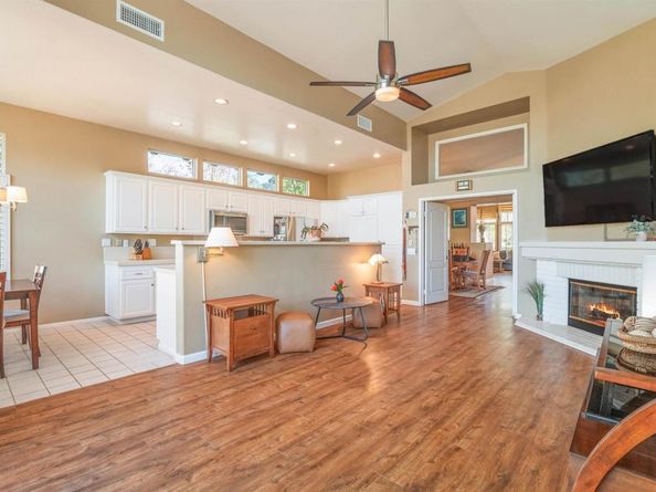 1052 Calle De Lepanto, Escondido CA 92025