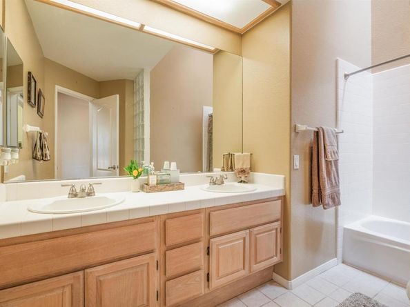1052 Calle De Lepanto, Escondido CA 92025
