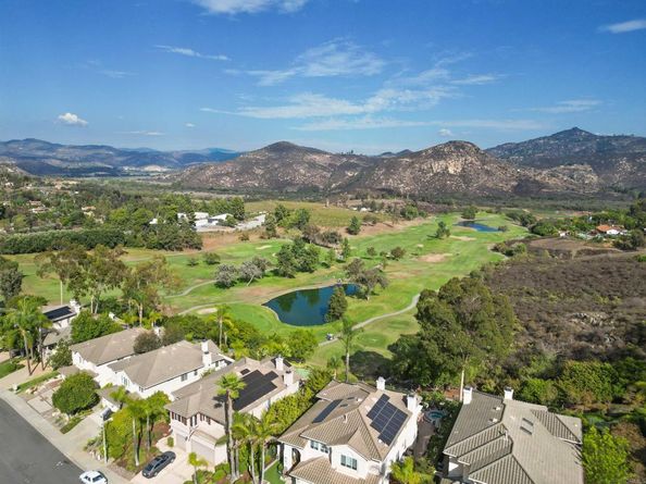 1052 Calle De Lepanto, Escondido CA 92025