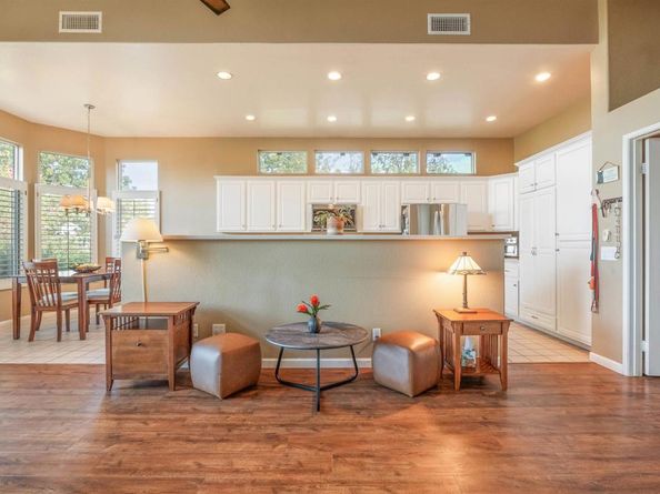 1052 Calle De Lepanto, Escondido CA 92025