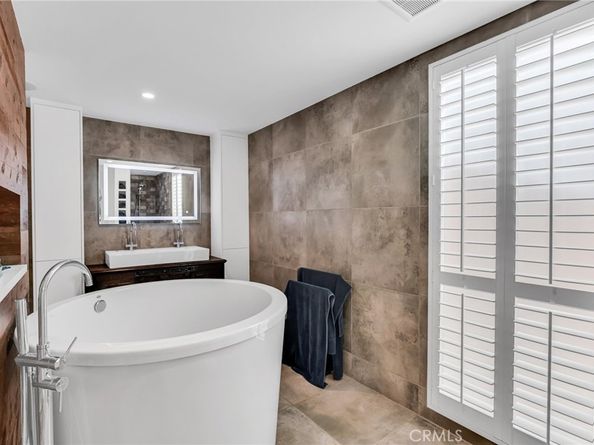 15 69th Place, Long Beach CA 90803