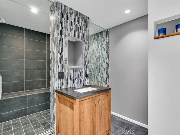 15 69th Place, Long Beach CA 90803