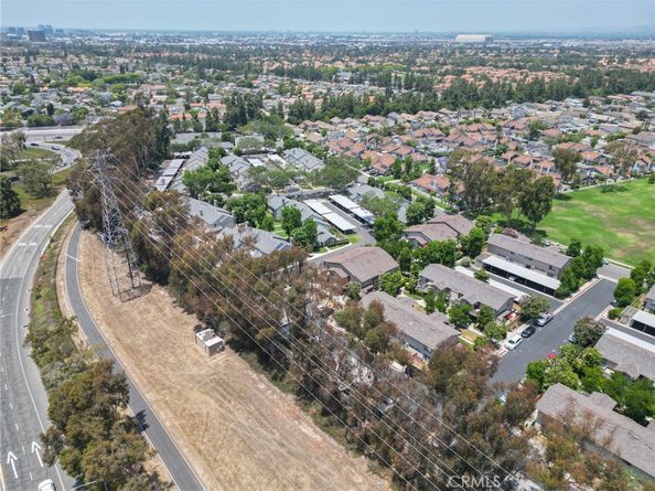 81 Rockwood 42, Irvine CA 92614
