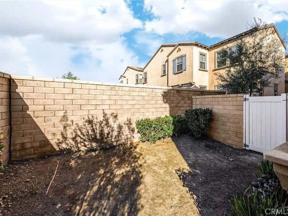 2323 Apple, Upland CA 91786