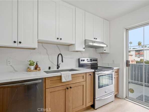 15920 Sherman Way 8, Van Nuys CA 91406