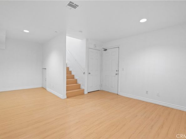 15920 Sherman Way 8, Van Nuys CA 91406