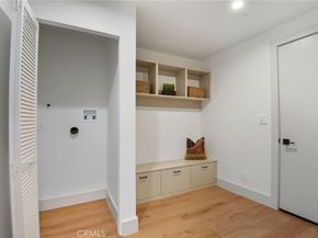 16226 Dickens, Encino CA 91436