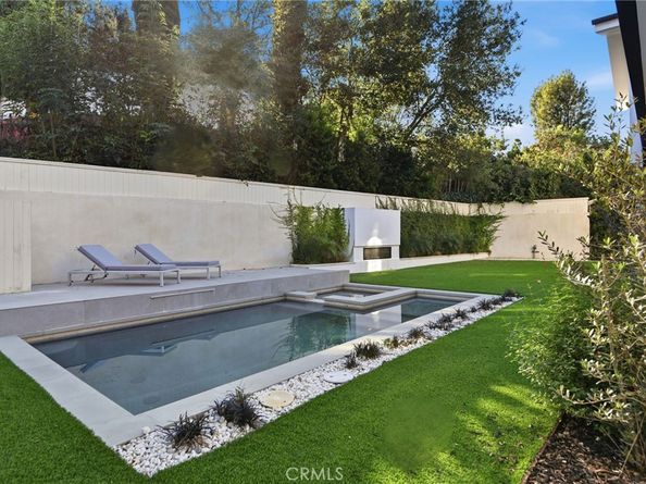 16226 Dickens, Encino CA 91436