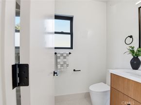 16226 Dickens, Encino CA 91436