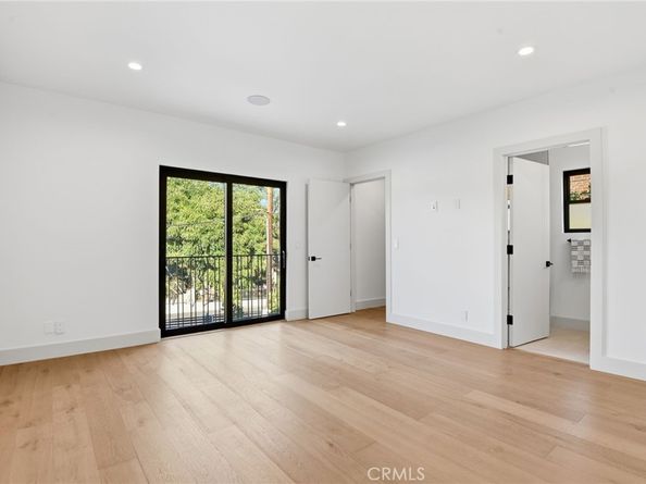 16226 Dickens, Encino CA 91436