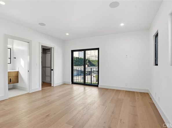 16226 Dickens, Encino CA 91436