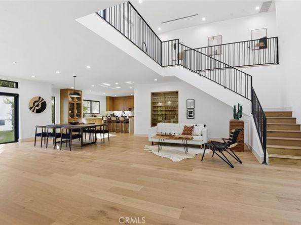 16226 Dickens, Encino CA 91436