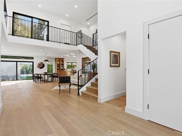 16226 Dickens, Encino CA 91436