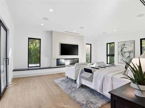 16226 Dickens, Encino CA 91436