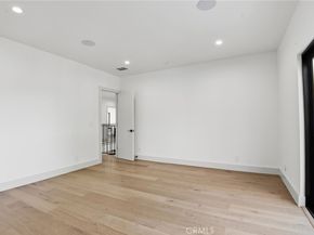 16226 Dickens, Encino CA 91436