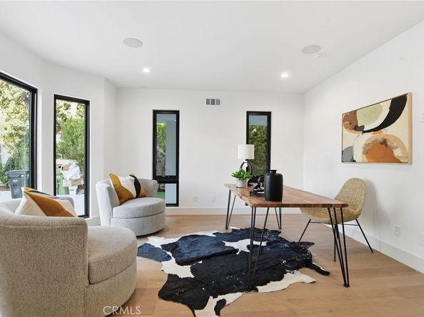 16226 Dickens, Encino CA 91436