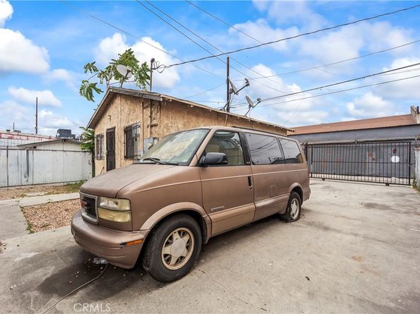 5840 S Olive Street, Los Angeles CA 90003